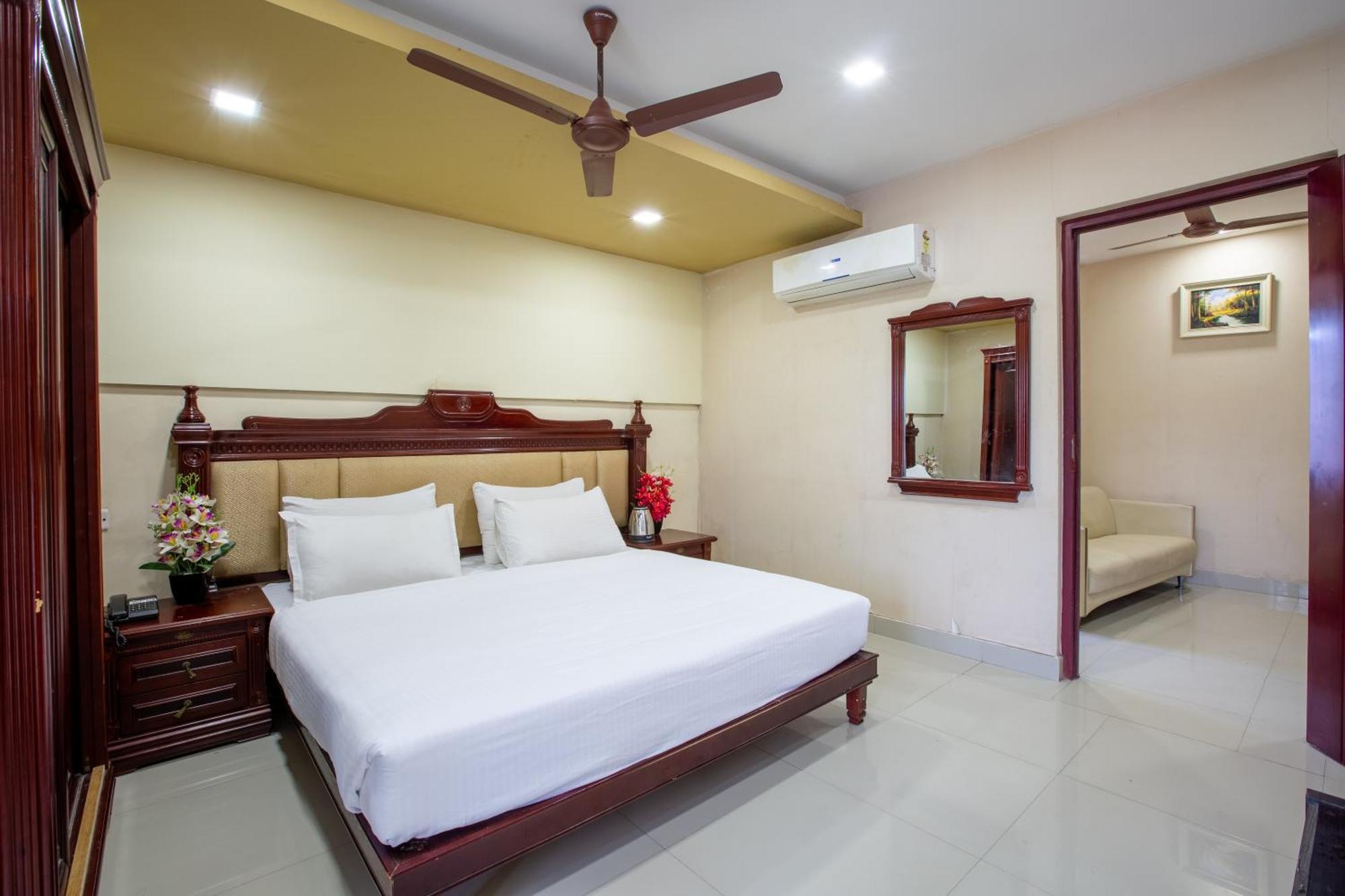 Svs Grande Hotel Pudukkottai Exterior foto